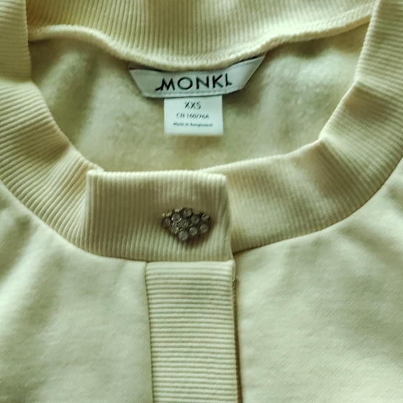 ✰ Monki | Rhinestone Button Top. - Picture 2 of 4